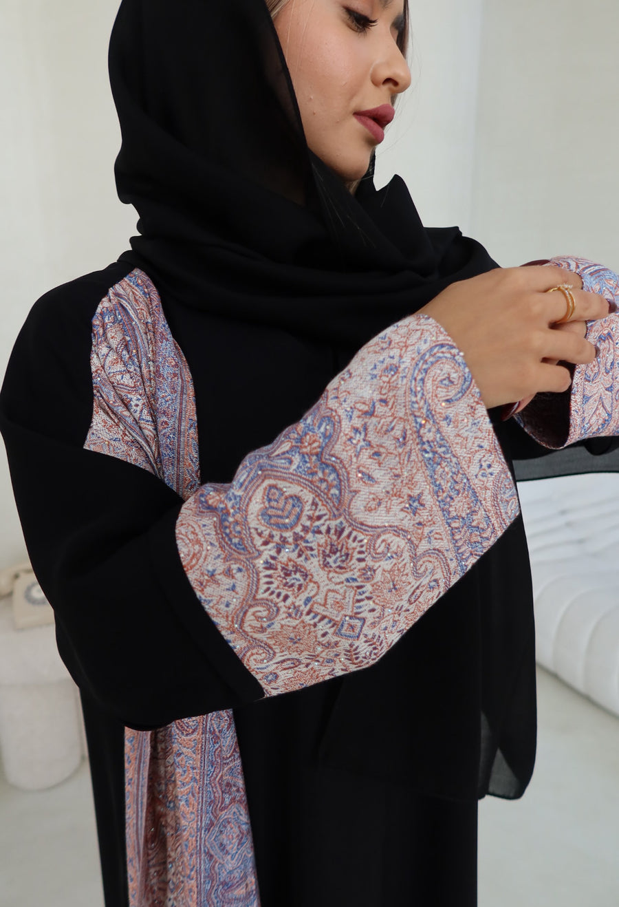 Nida Abaya with Pashmina on side.