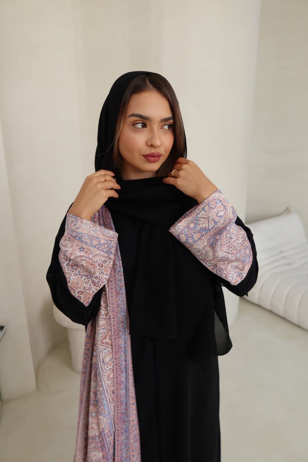 Veil Leez — Black Paisley Abaya